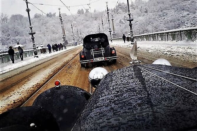 Vintage Cars Prague - Sightseeing Tour 90min / 1-6 pers. - Old Town Hall and the Astronomical Clock