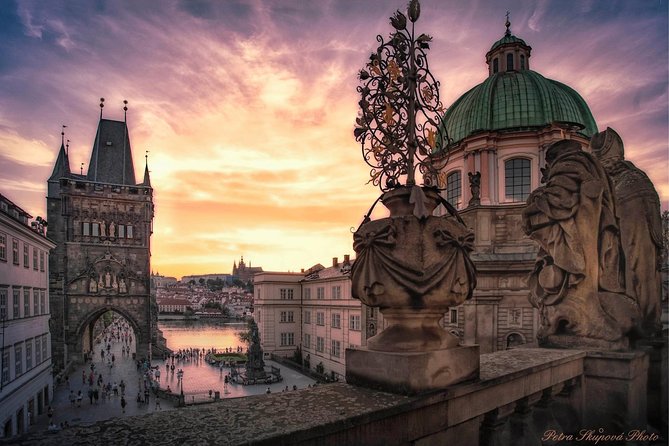 VIP Private tour Prague: Castle, Lunch, Beer, Boat - Old Town and the Astronomical Clock