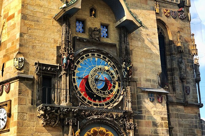 VIP Tour: Professional photos - You and Prague Best Monuments - Starting with makeup and styling