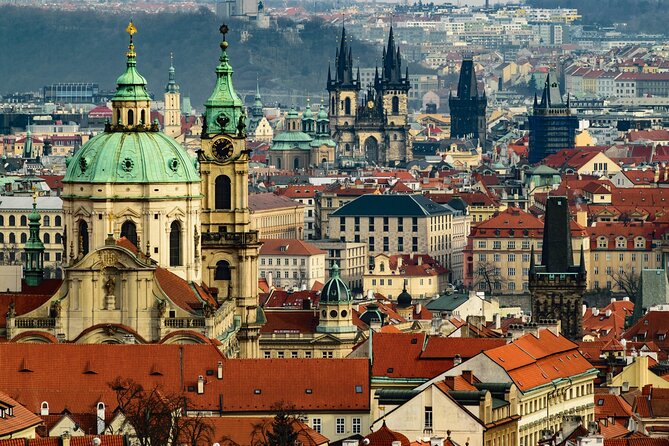 VIP Tour: Professional photos - You and Prague Best Monuments - Old Town Square: the most flexible backdrop