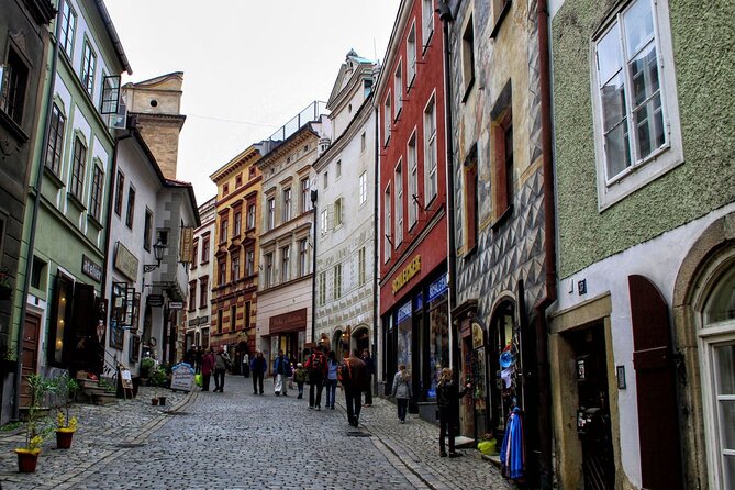 Walking private guided tour in Cesky Krumlov with local certified guide - What makes guide Oli especially useful