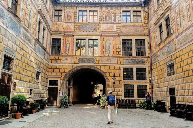 Walking private guided tour in Cesky Krumlov with local certified guide - Flexible scheduling for a short stay