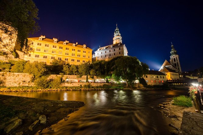 Walking private guided tour in Cesky Krumlov with local certified guide - Who should book this tour?
