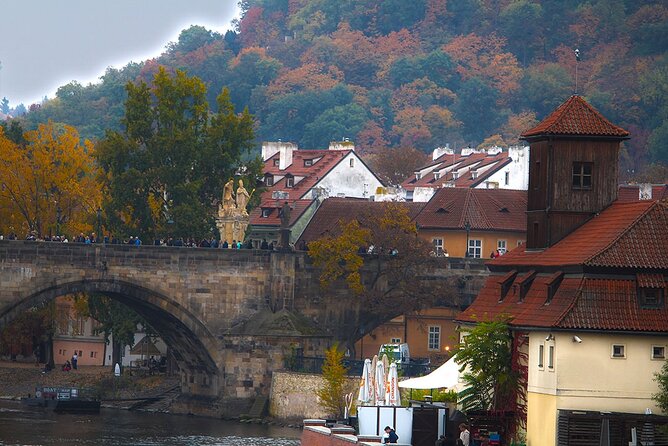 Walking through ages: 11th to 21st century, Prague flavoured - Josefov and the Old-New Synagogue