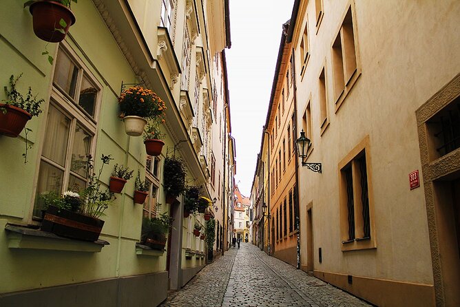 Walking through ages: 11th to 21st century, Prague flavoured - Obecni Dum and the civic story of modern Prague