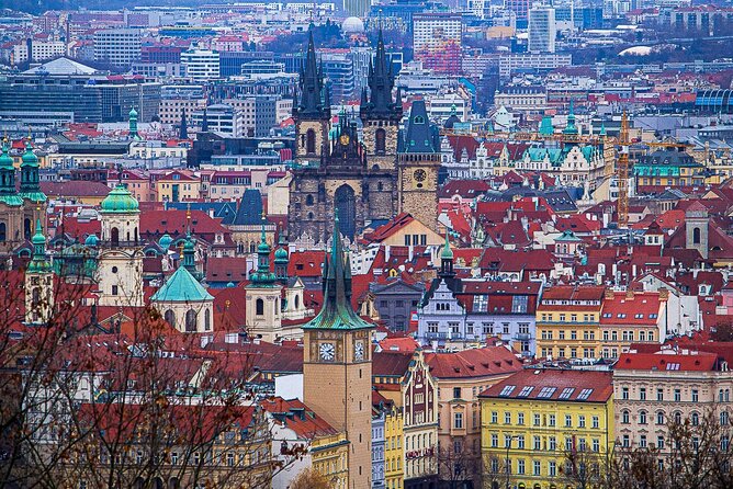Walking through ages: 11th to 21st century, Prague flavoured - Prague Castle and St. Vitus Cathedral: the high starting point