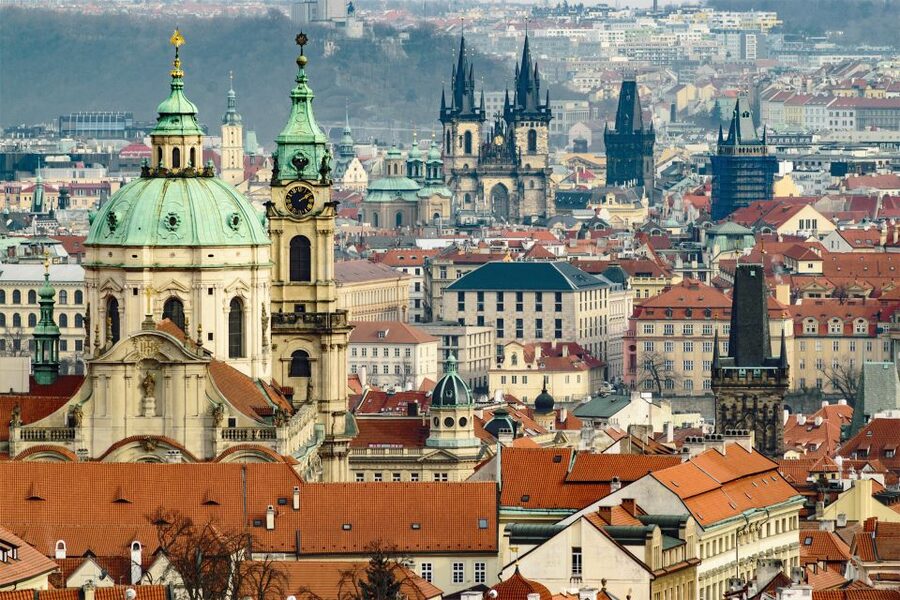 Walking tour of Prague in french: Old Town & Charles Bridge - Starting on Celetná Street