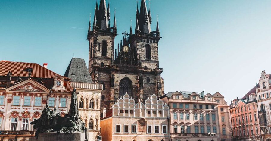 Walking tour of Prague in french: Old Town & Charles Bridge - The Astronomical Clock and three ways to measure time