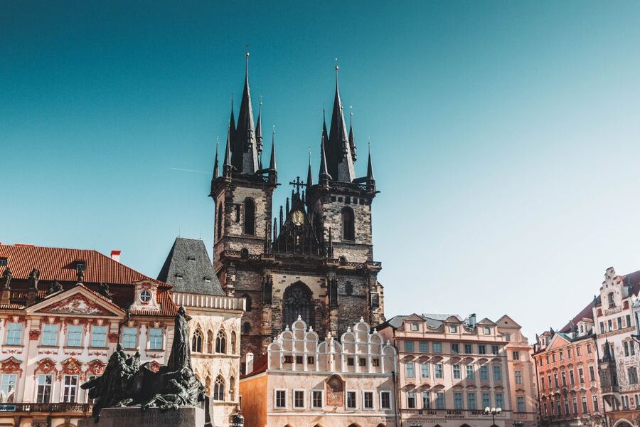 Walking tour of Prague in french: Old Town & Charles Bridge - Ungelt and the Týn Church quarter